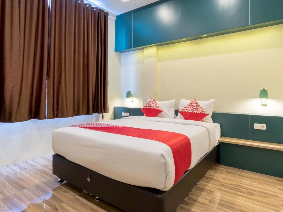 OYO 727 Merlion Hotel Medan Esterno foto