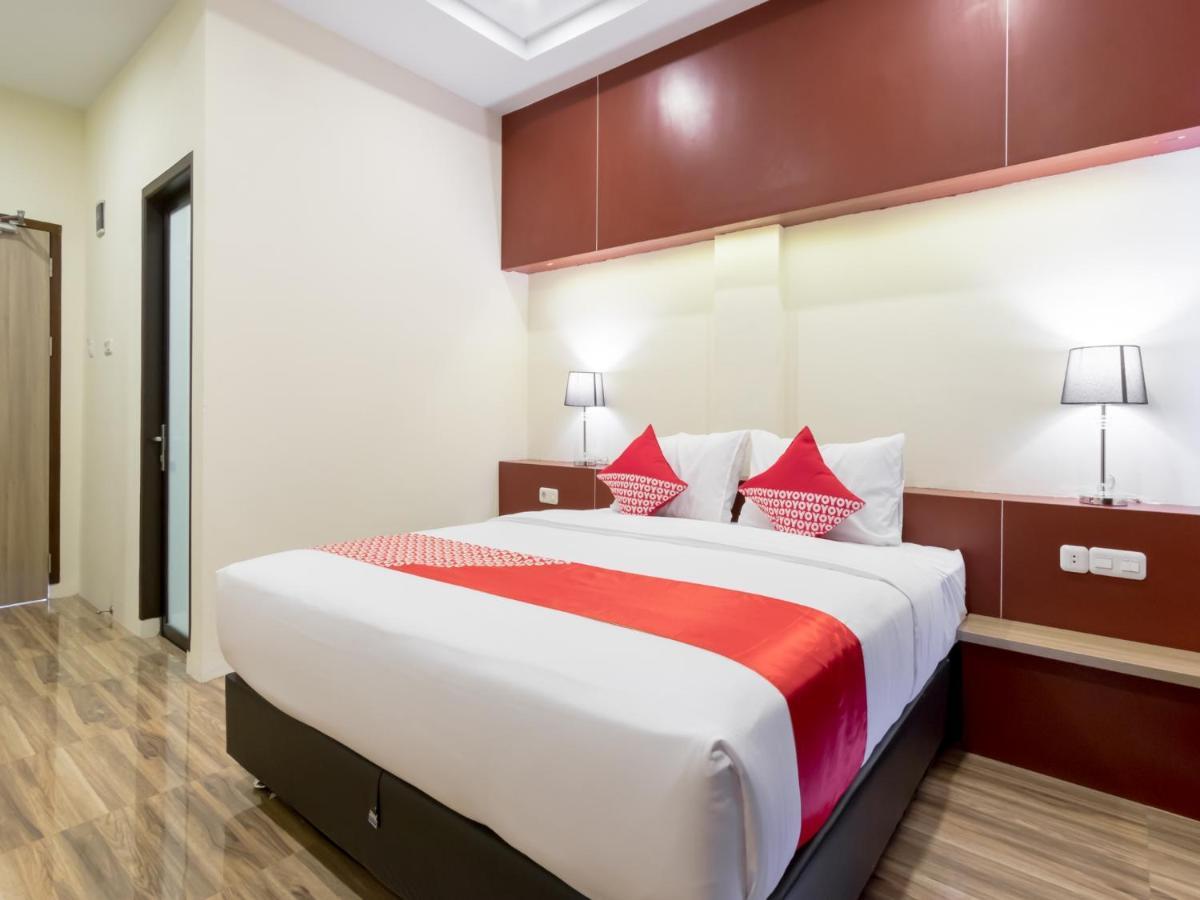 OYO 727 Merlion Hotel Medan Esterno foto