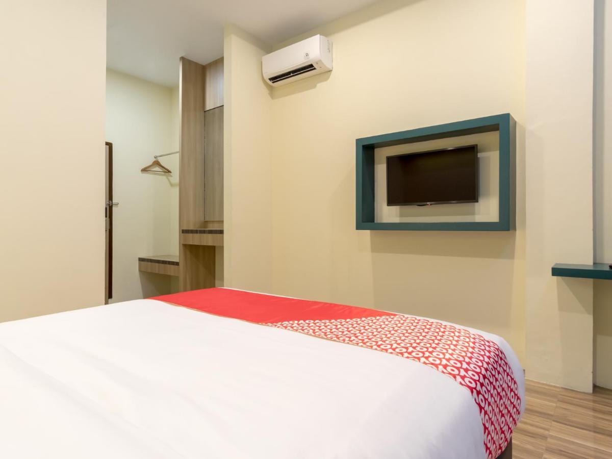 OYO 727 Merlion Hotel Medan Esterno foto
