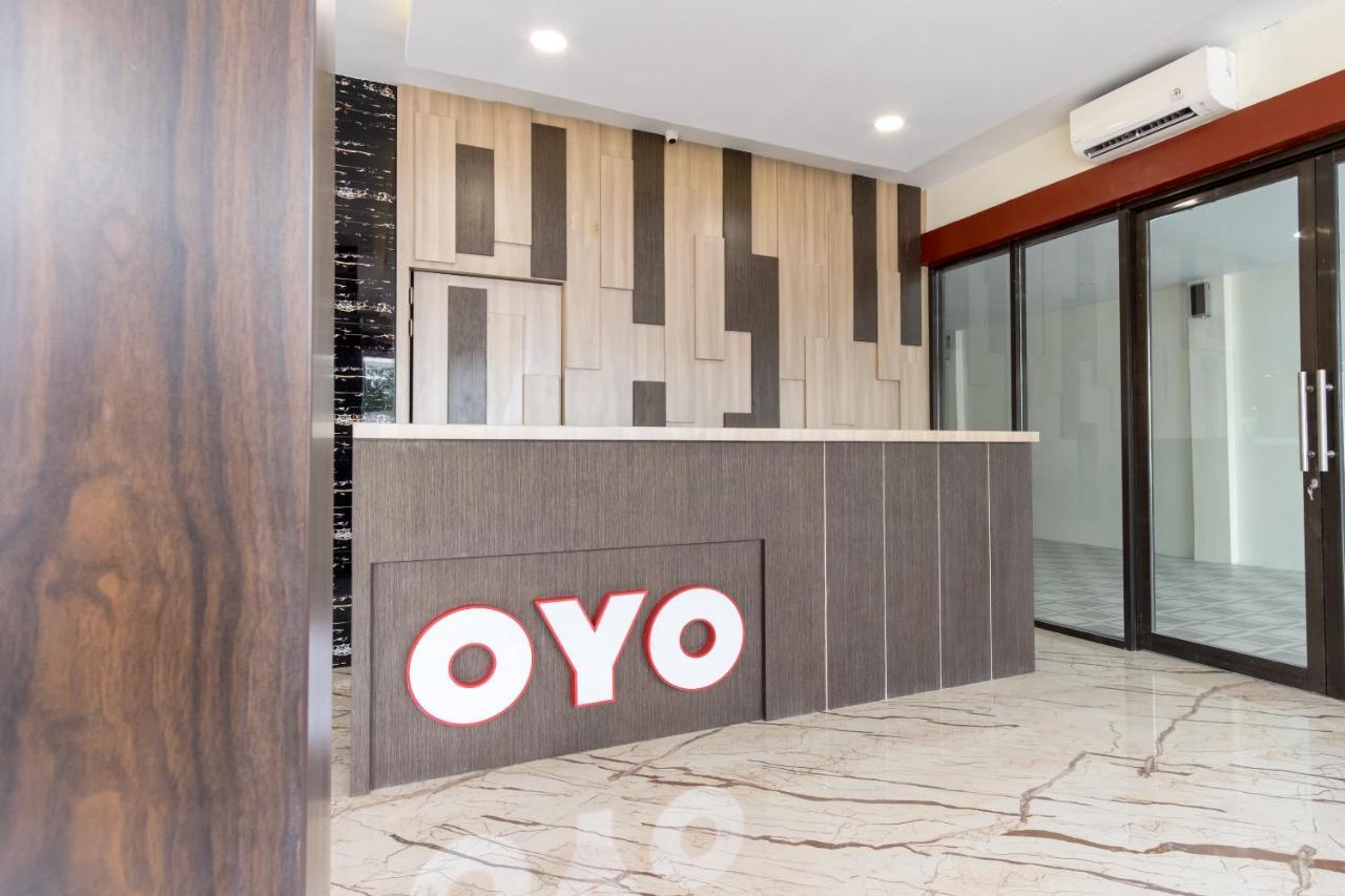 OYO 727 Merlion Hotel Medan Esterno foto