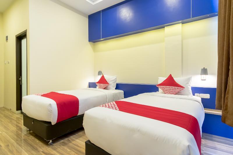 OYO 727 Merlion Hotel Medan Esterno foto