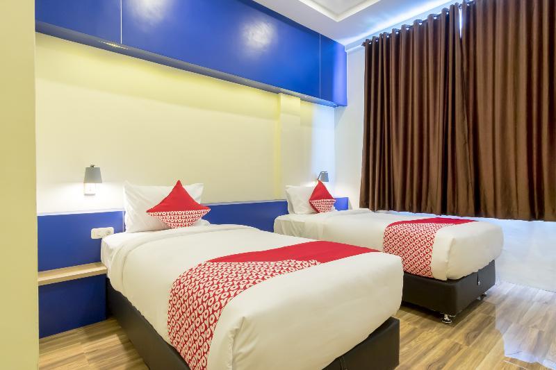 OYO 727 Merlion Hotel Medan Esterno foto
